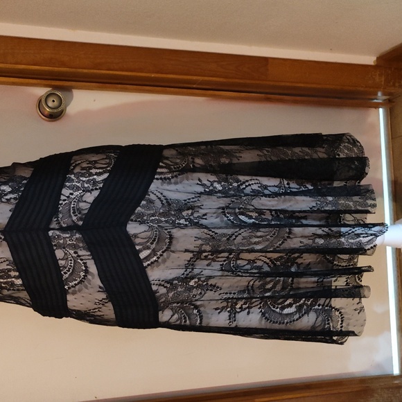 BCBG MAXAZRIA size 0 - Picture 4 of 8